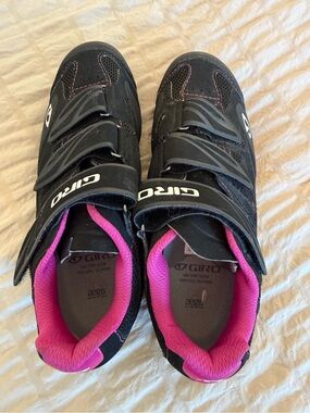 Giro Women's Black Cycling Shoes with Pink Trim size 7